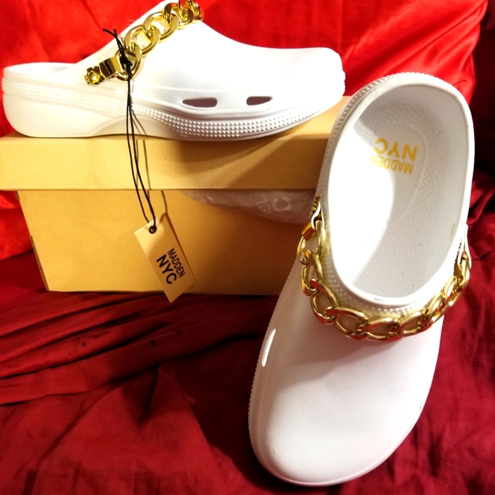 MADDEN NYC CLOG WITH CHAIN DETAIL
